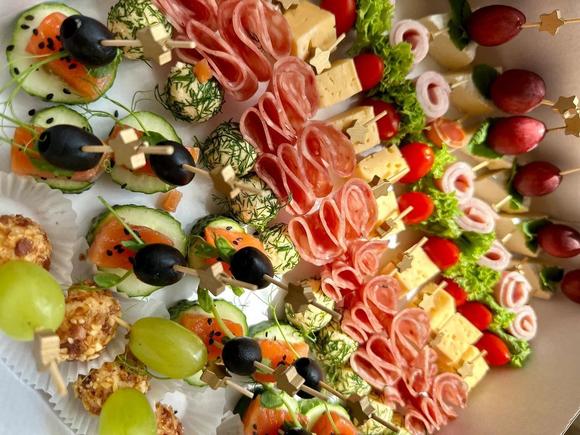 Ассорти закусок и канапе на 20-25 персон в Смоленске